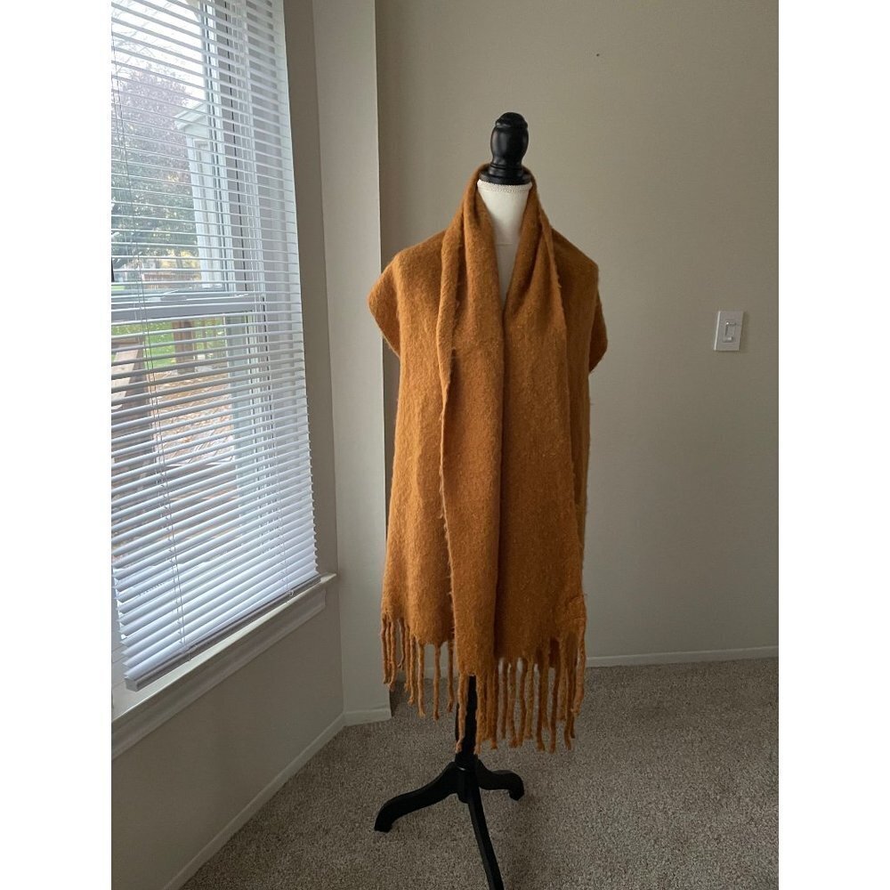 - Madison 88 Scarf One size Rust Color    100% polyester